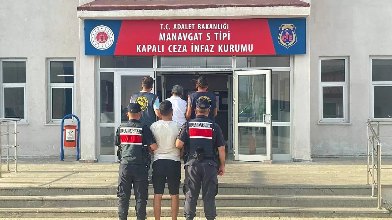 "Baba ve oğulun kaçma planı suya düştü, sahte kimlikleri Manavgat'ta ortaya çıktı!"