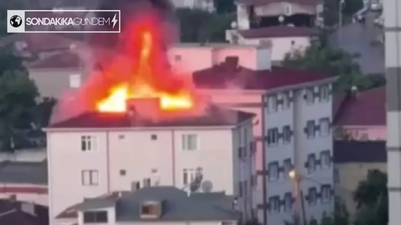 Kartal'da 5 Katlı Bir Binanın Çatısında Alevler Yükseldi!