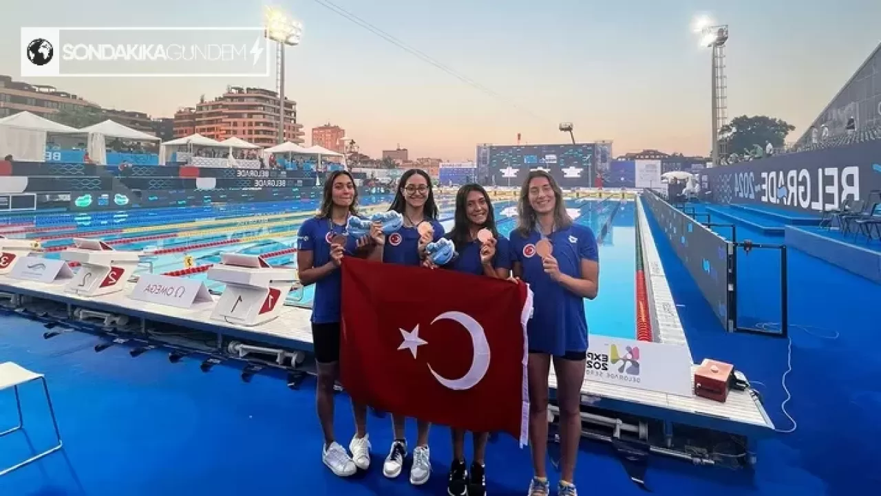 Genç yüzme milli takımı, Avrupa'da bronz madalya kazandı!