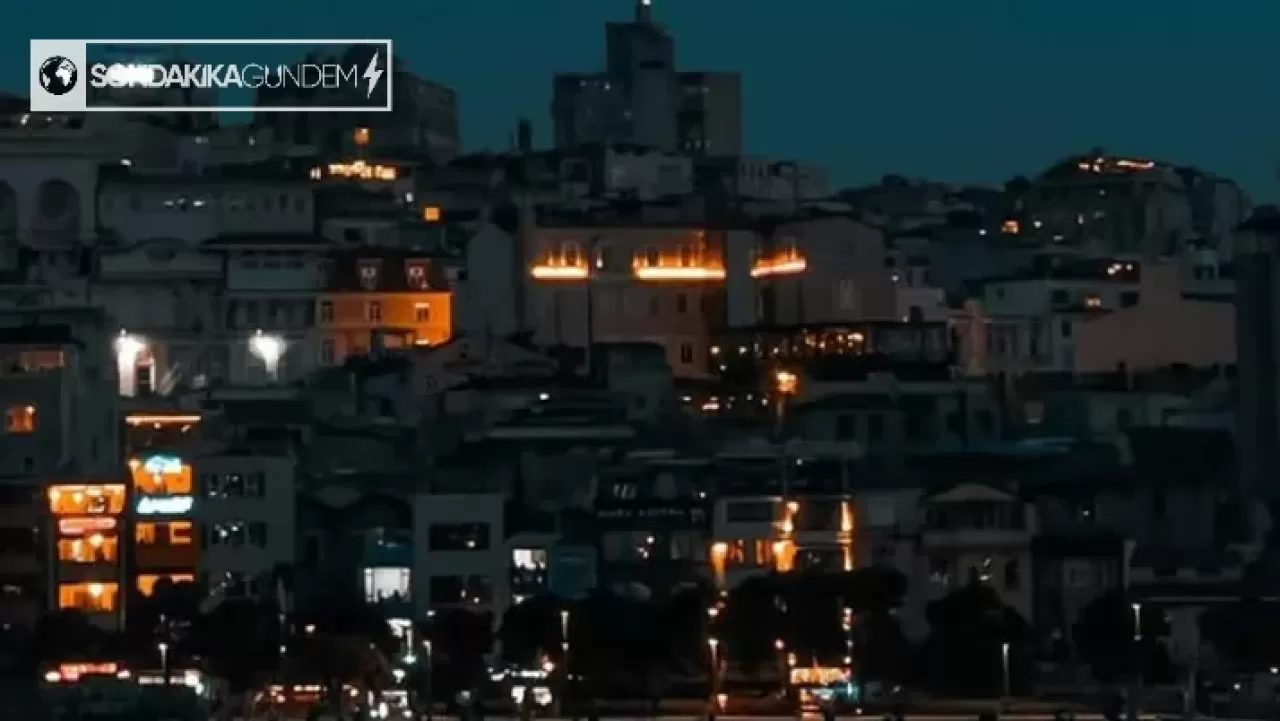 Özgür Özel'in çağrısıyla başlatılan ışık eylemi ülke genelinde yankı buldu, vatandaşlar ekonomi için ses çıkardı.