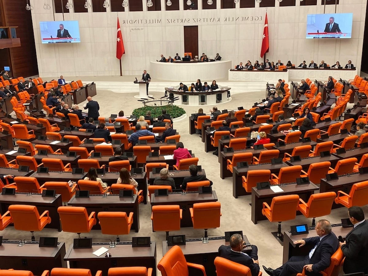 TBMM'de İYİ Parti Grubu'nun 'Kamuda İsraf Araştırması' Önergesi Tansiyonu Yükseltti