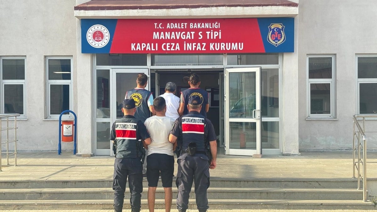"Baba ve oğulun kaçma planı suya düştü, sahte kimlikleri Manavgat'ta ortaya çıktı!"