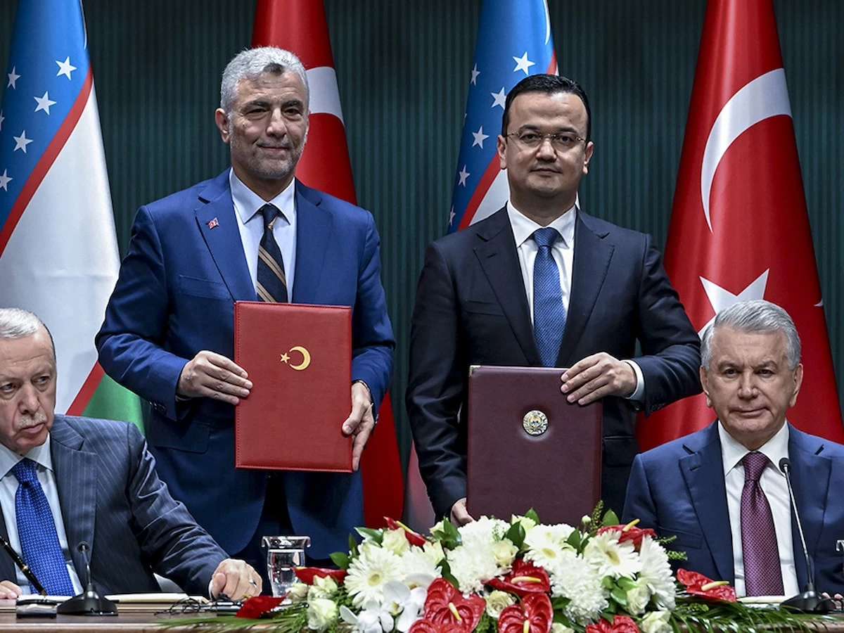 Türkiye ve Özbekistan, 18 farklı alanda imzalanan anlaşmalar ile ilişkilerini güçlendirdi.