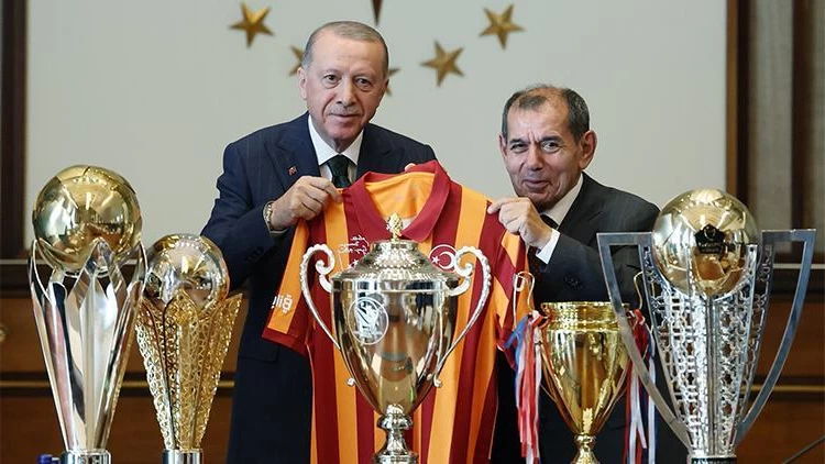 Cumhurbaşkanı Erdoğan, Galatasaray Yöneticilerini Ağırladı
