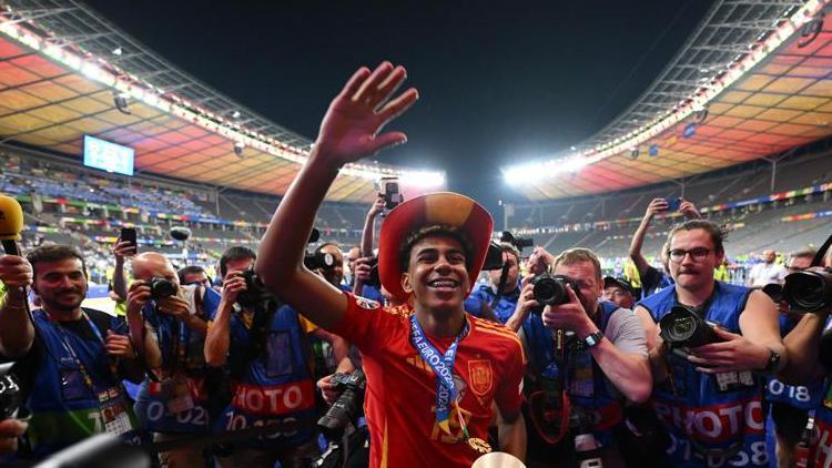 İspanyol Yıldız Lamine Yamal, Pele'nin Rekorunu Kırdı!